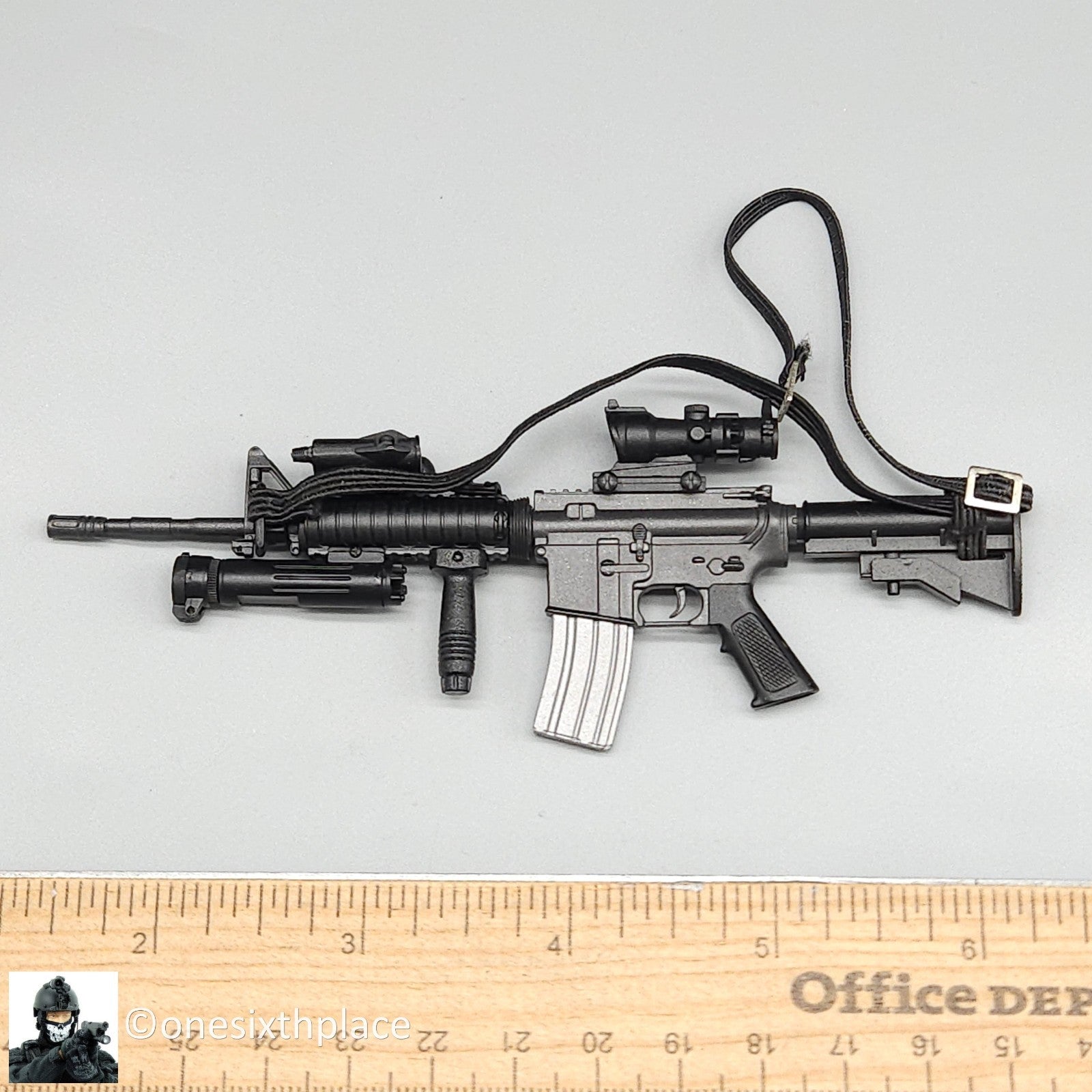 1:6 scale Dragon M4 Rifle w/  ACOG Sight & Tac Light for 12" Figures SWAT