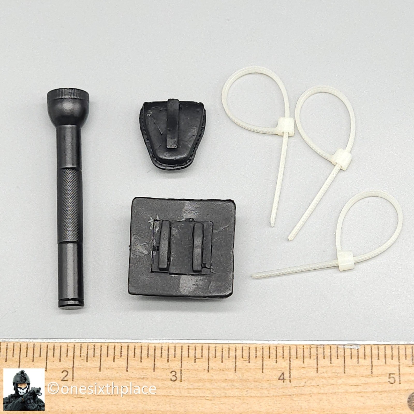 1:6 scale BBI SWAT Team Barret Pouch Flashlight Handcuff Set for 12" Figures