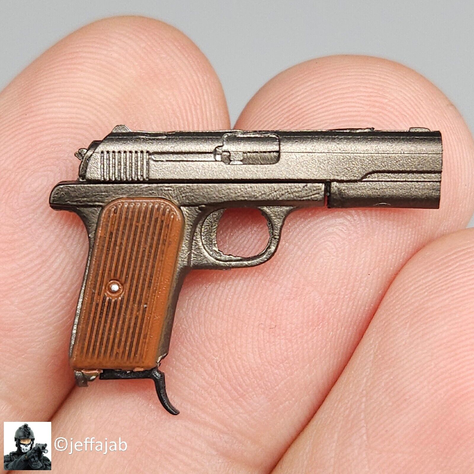 1:6 Flagset Female Red Alert Soviet Tank Lt Galina M37 Pistol w/ Holster