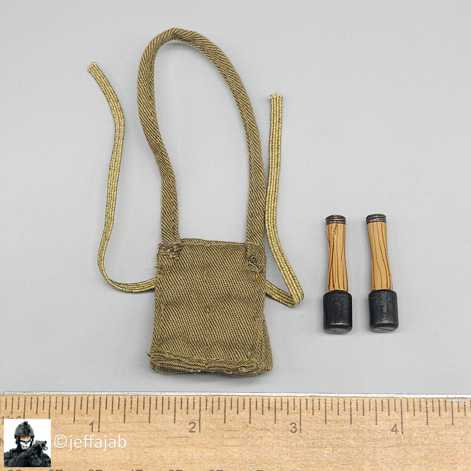 1:6 scale Dragon Vietnam Female Viet Cong Linh Grenades w/ Pouch for 12" Figures