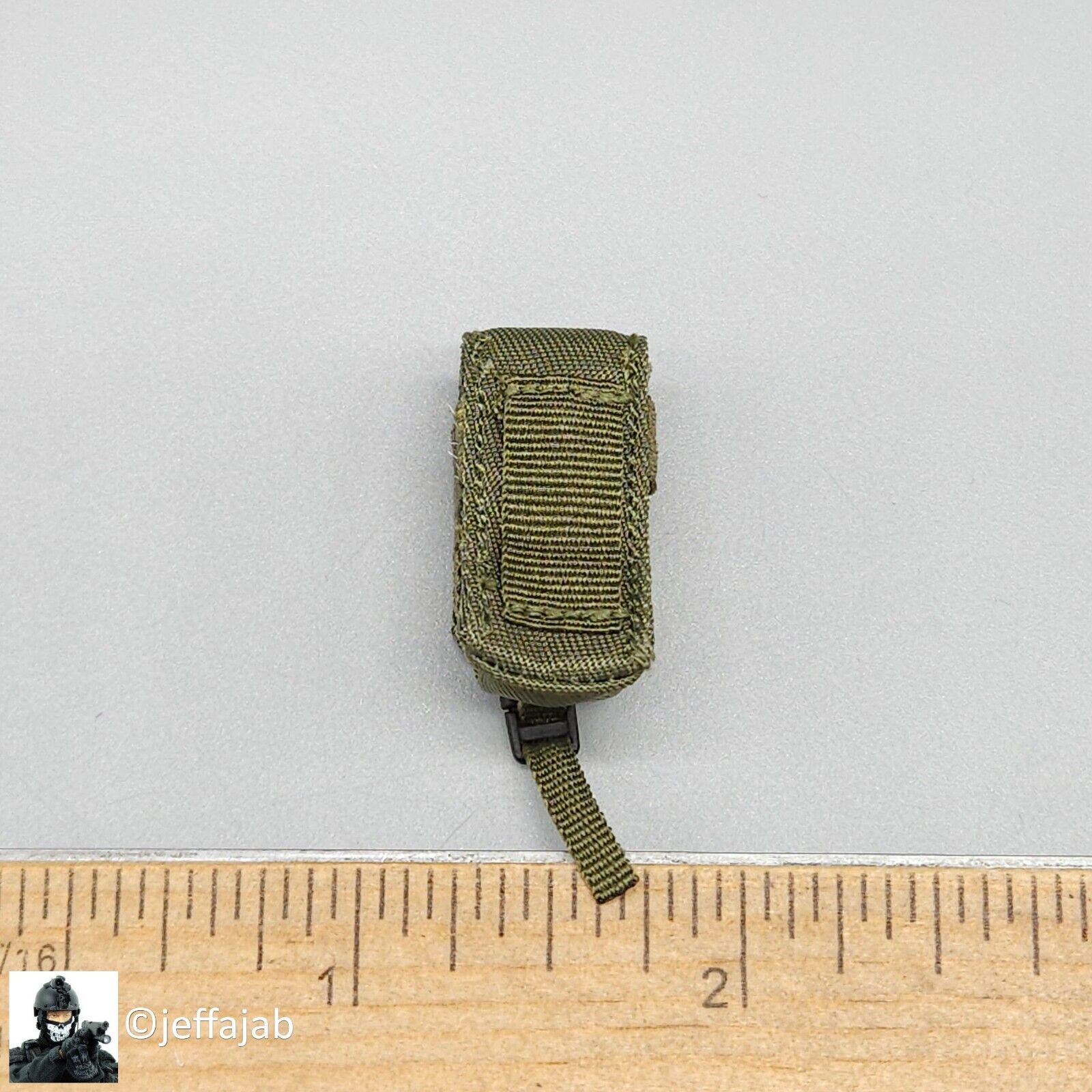 1:6 Soldier Story The Division 2 Agent Brian Johnson Green Flashbang Belt Pouch