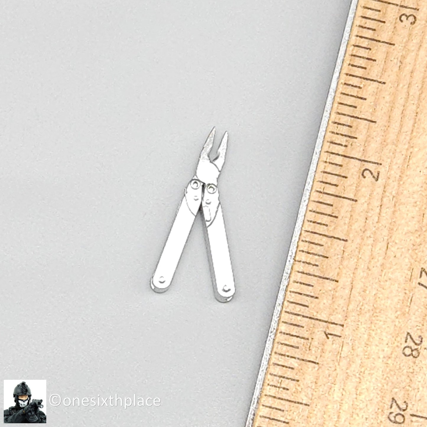 1:6 scale DamToys Multi Tool for 12" Figures