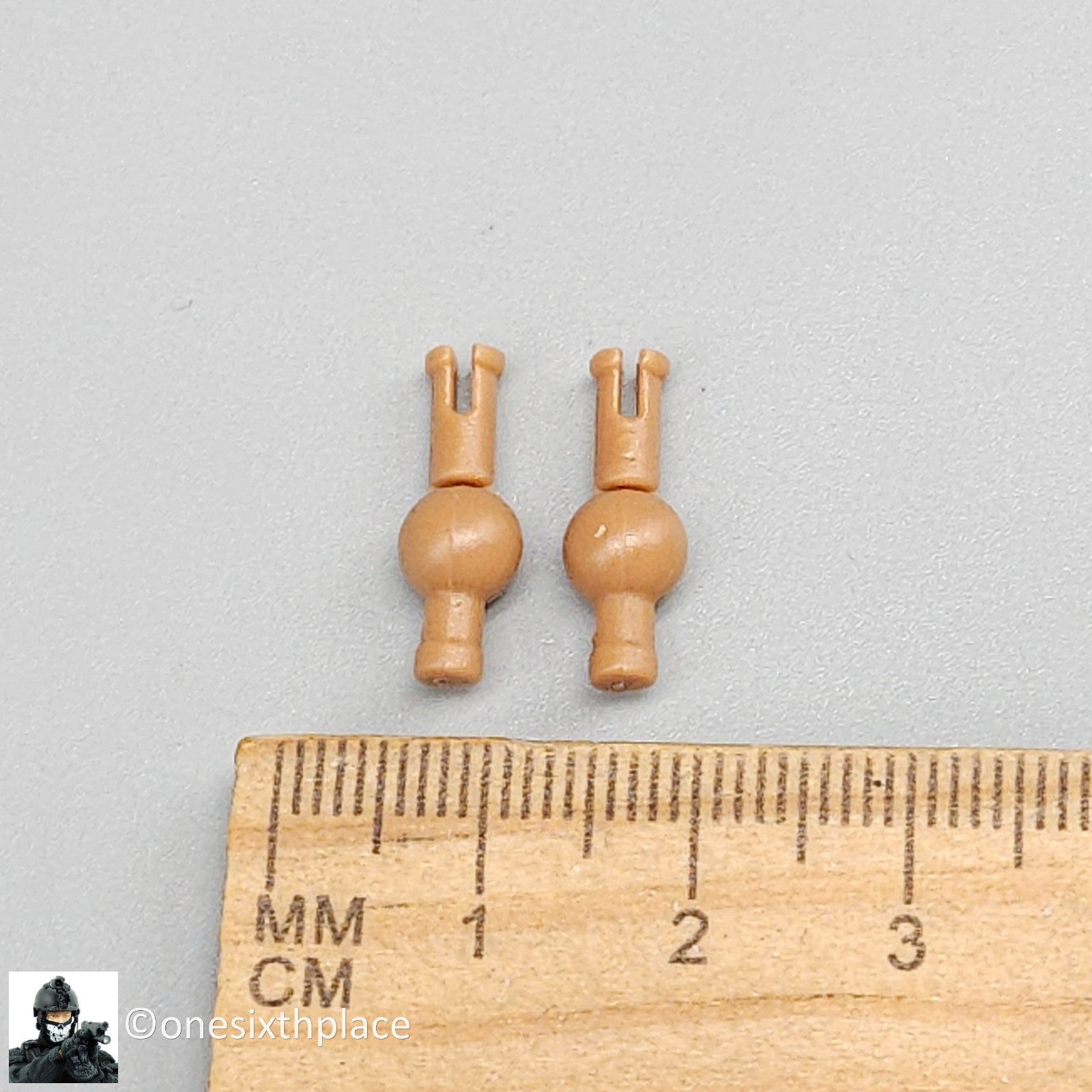 1:6 Hot Toys TrueType Cuban American Female Wrist Pegs for 12" Figures