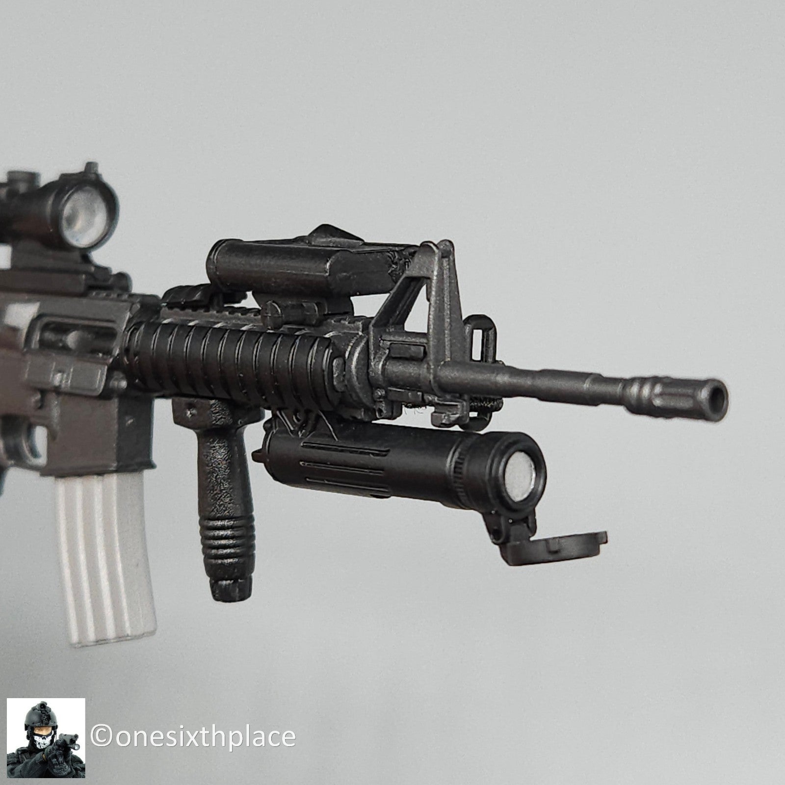1:6 scale Dragon M4 Rifle w/  ACOG Sight & Tac Light for 12" Figures SWAT