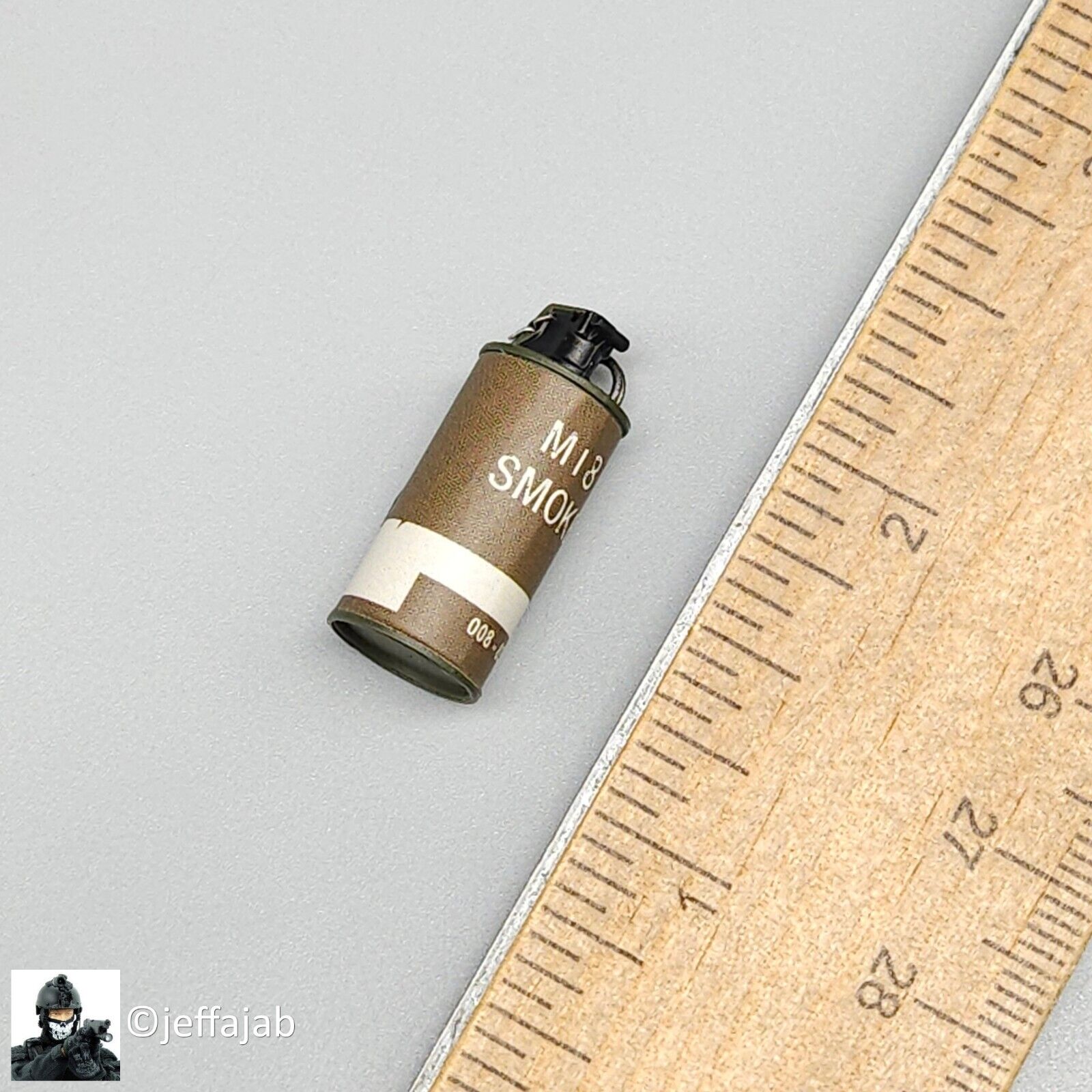 1:6 Soldier Story PUBG Battlegrounds Female Taego M18 Smoke Grenade x1
