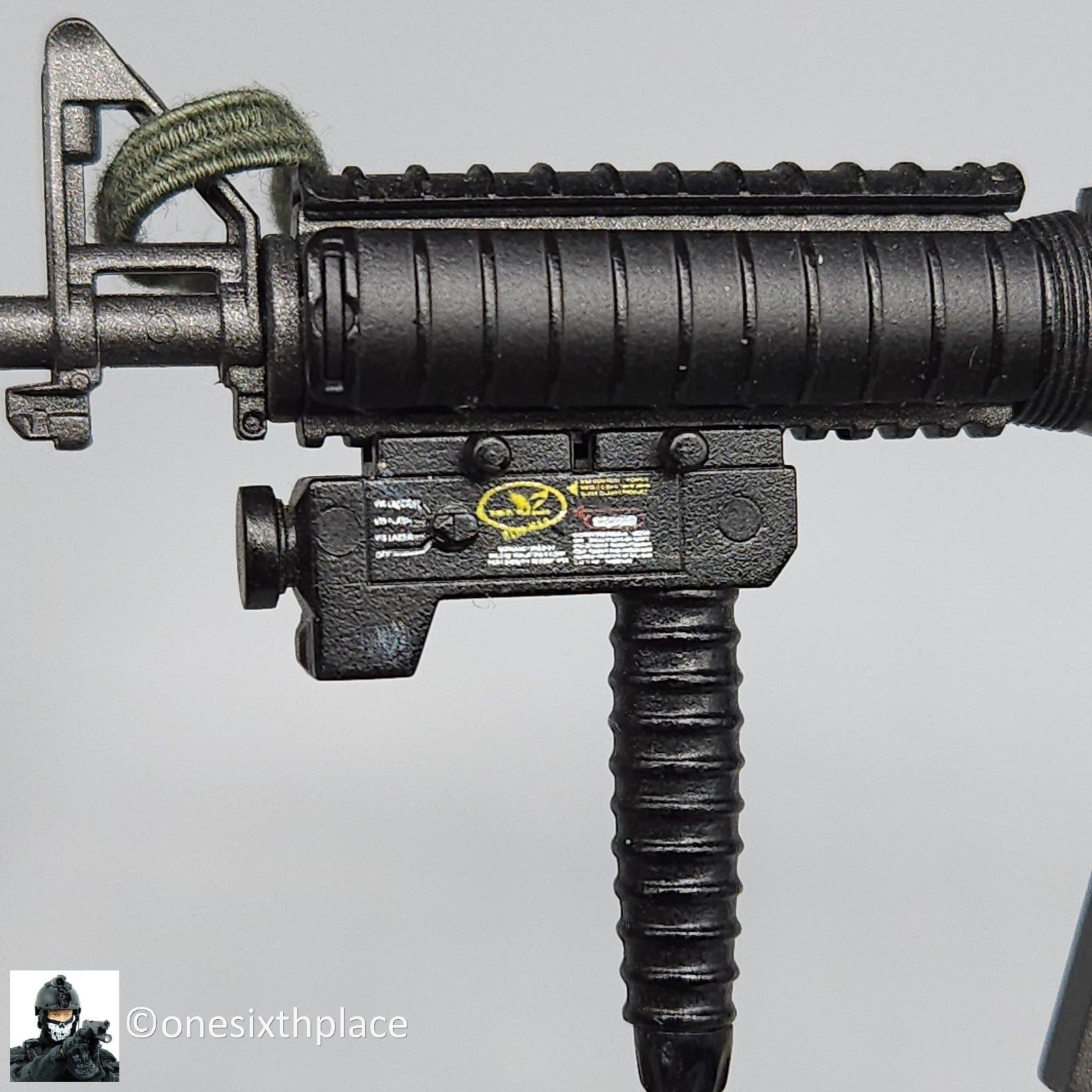 1:6 scale Dragon M4 Rifle w/ ACOG Sight & Tac Light Foregrip for 12" Figures