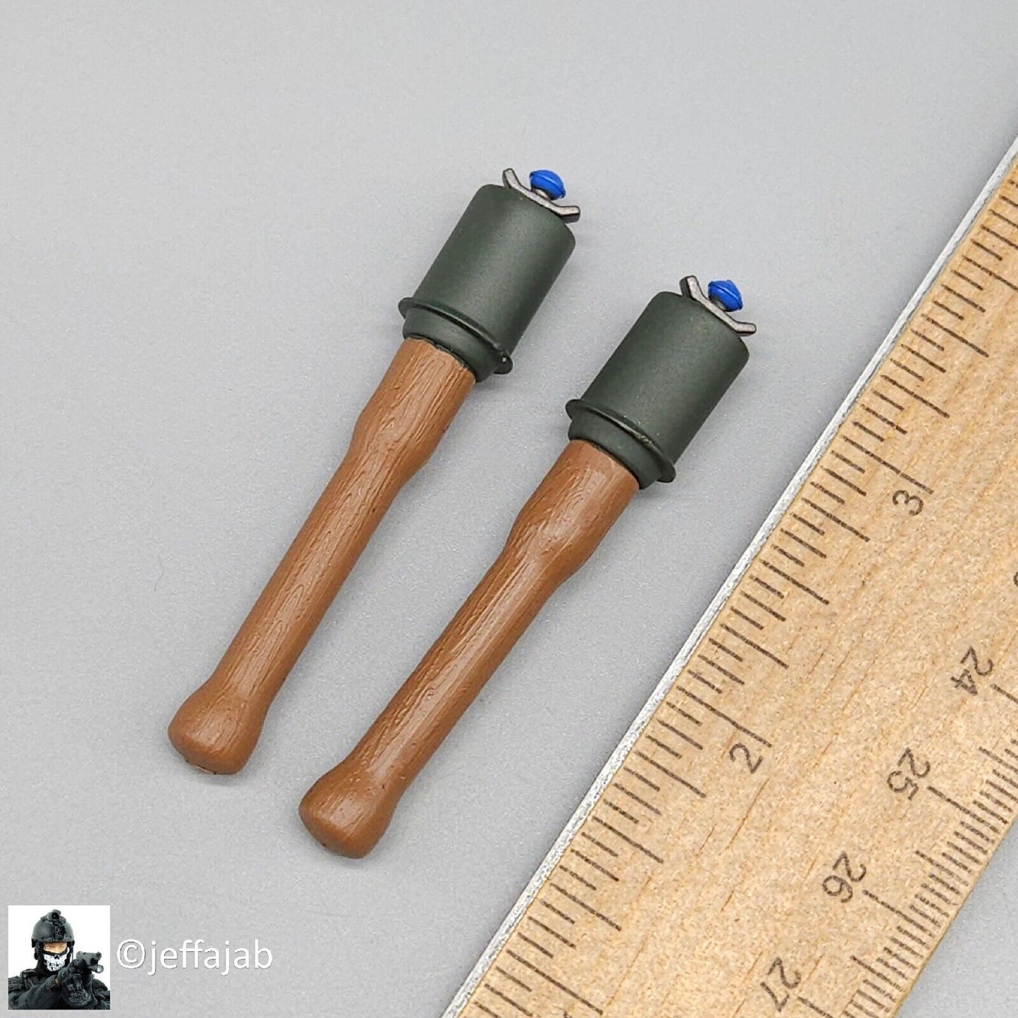 1:6 scale Dragon WWII German Alfred Stick Grenades x2 (Plastic) for 12" Figures