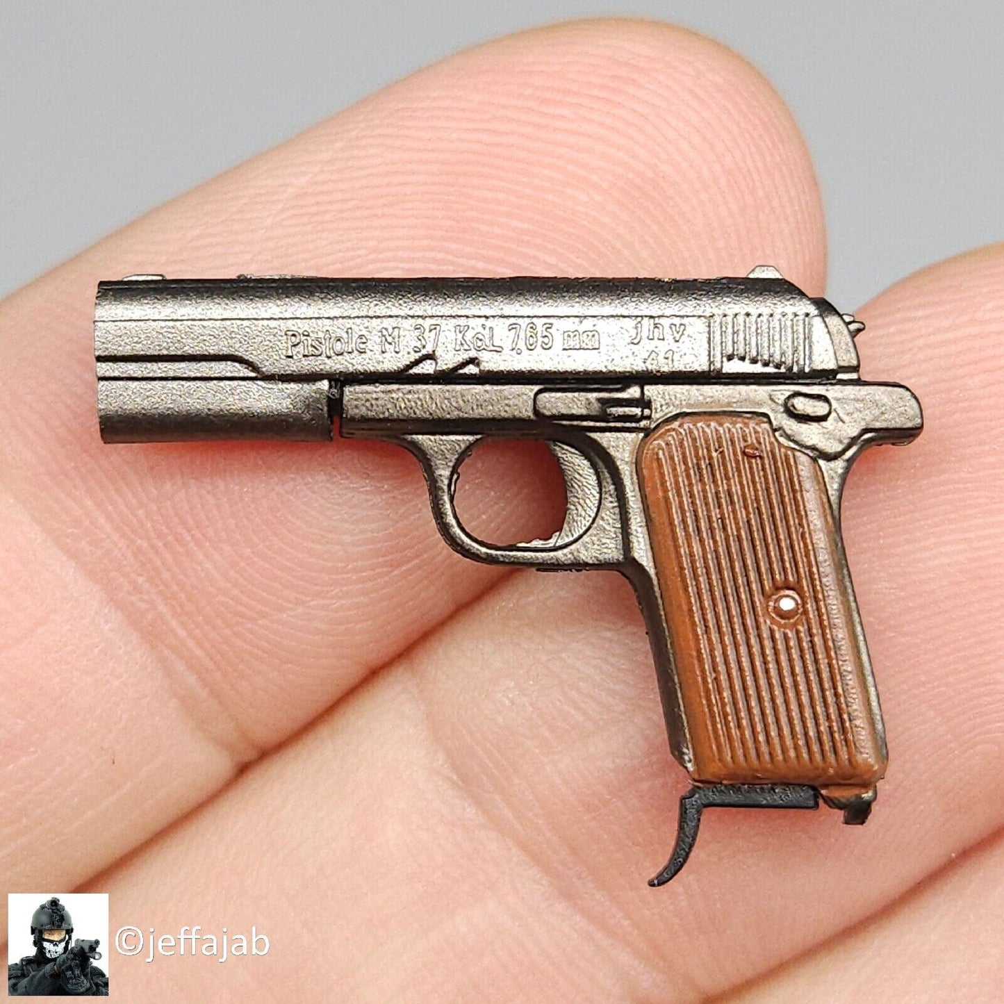 1:6 Flagset Female Red Alert Soviet Tank Lt Galina M37 Pistol w/ Holster