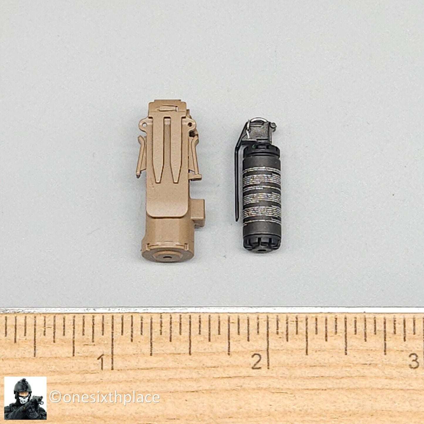 1:6 Soldier Story The Division 2 Agent Heather Ward Flash Grenade & Tan Pouch