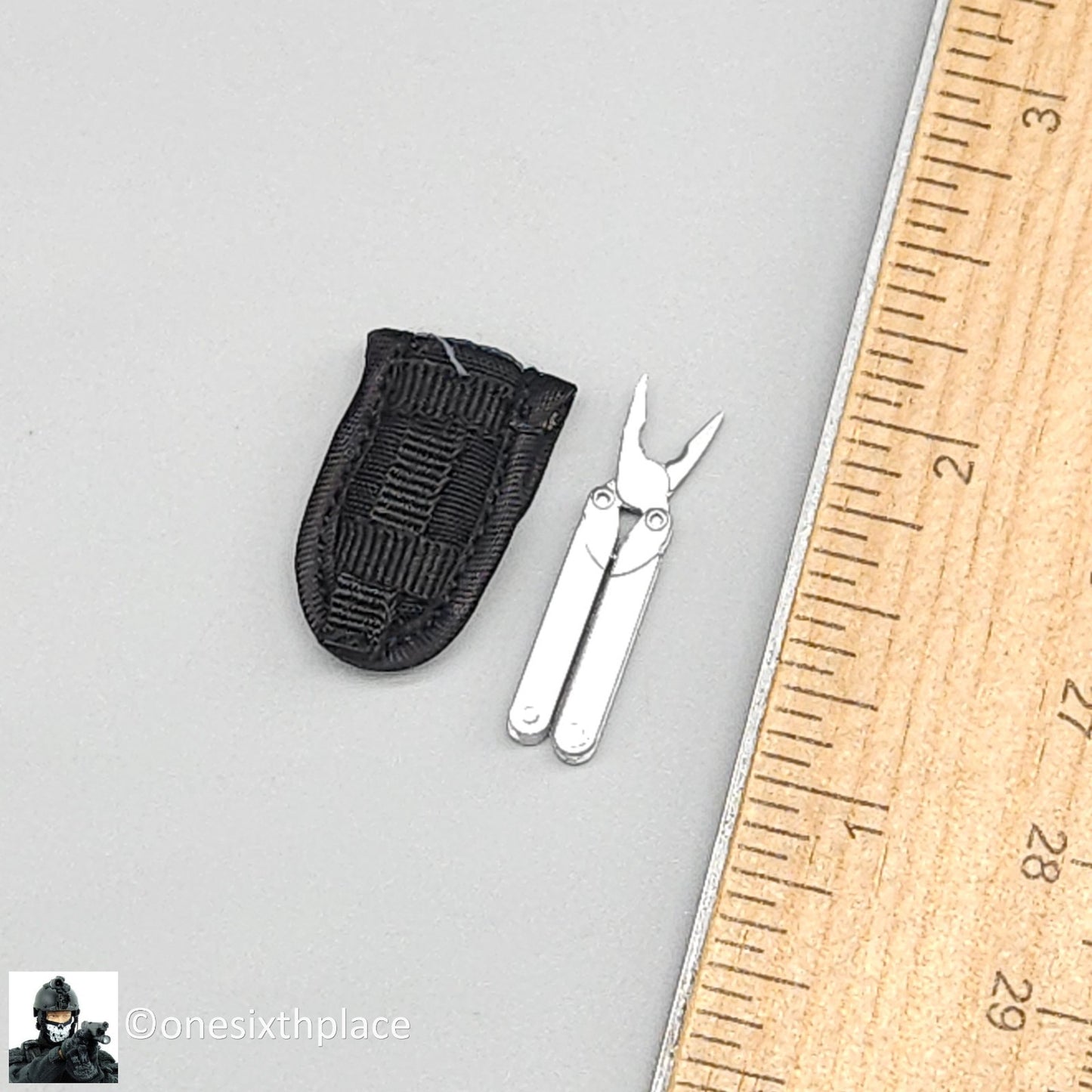 1:6 scale DamToys Multi Tool w/ Black Gerber Pouch for 12" Figures