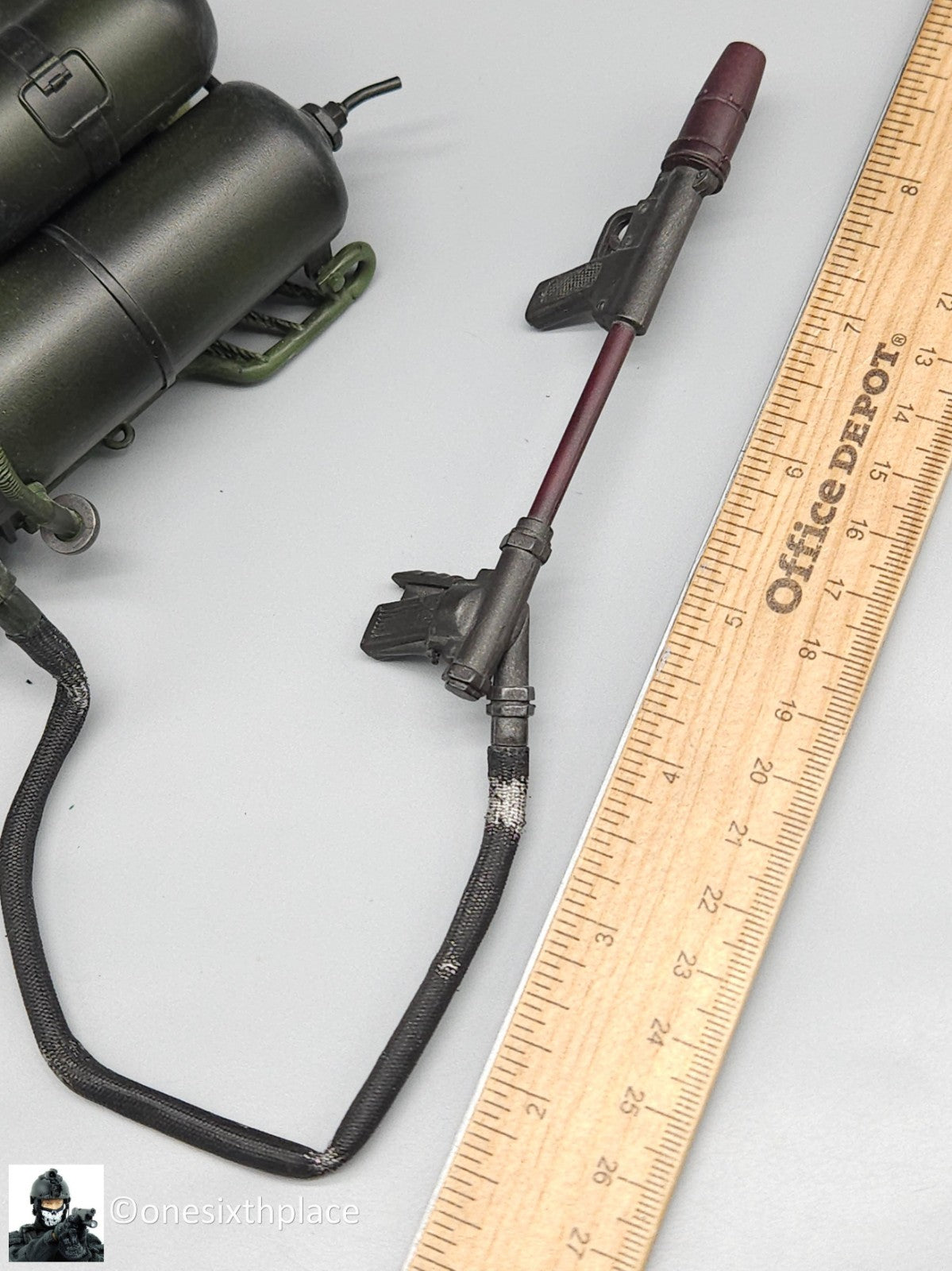 1:6 scale Dragon WWII USMC Sonny M2.2 Portable Flame Thrower for 12" Figures