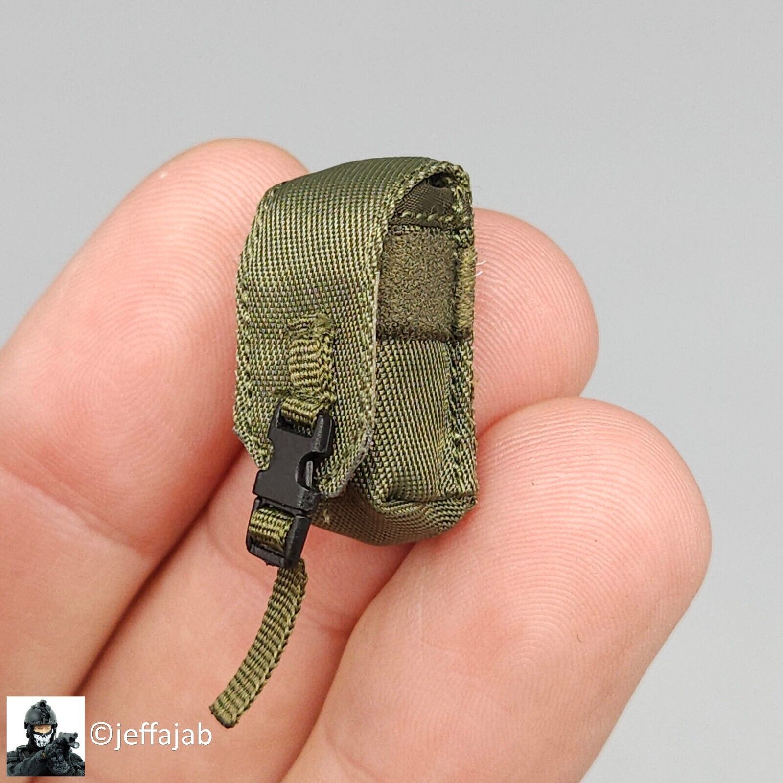 1:6 Soldier Story The Division 2 Agent Brian Johnson Green Flashbang Belt Pouch