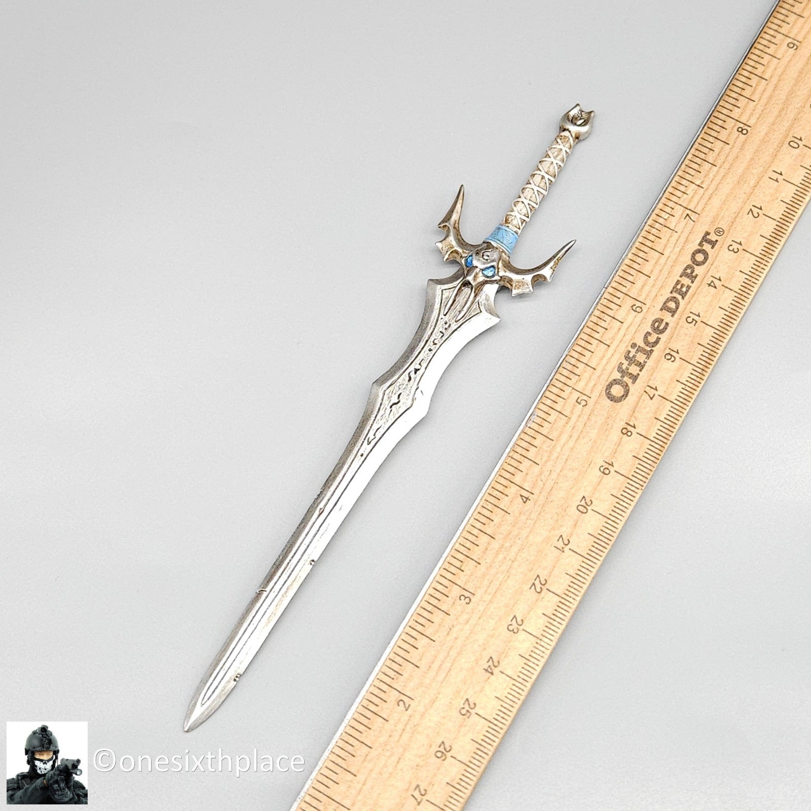 1:6 TBLeague PL2022-202B Hell’s Messenger Silver Sword (Plastic) for 12" Figures