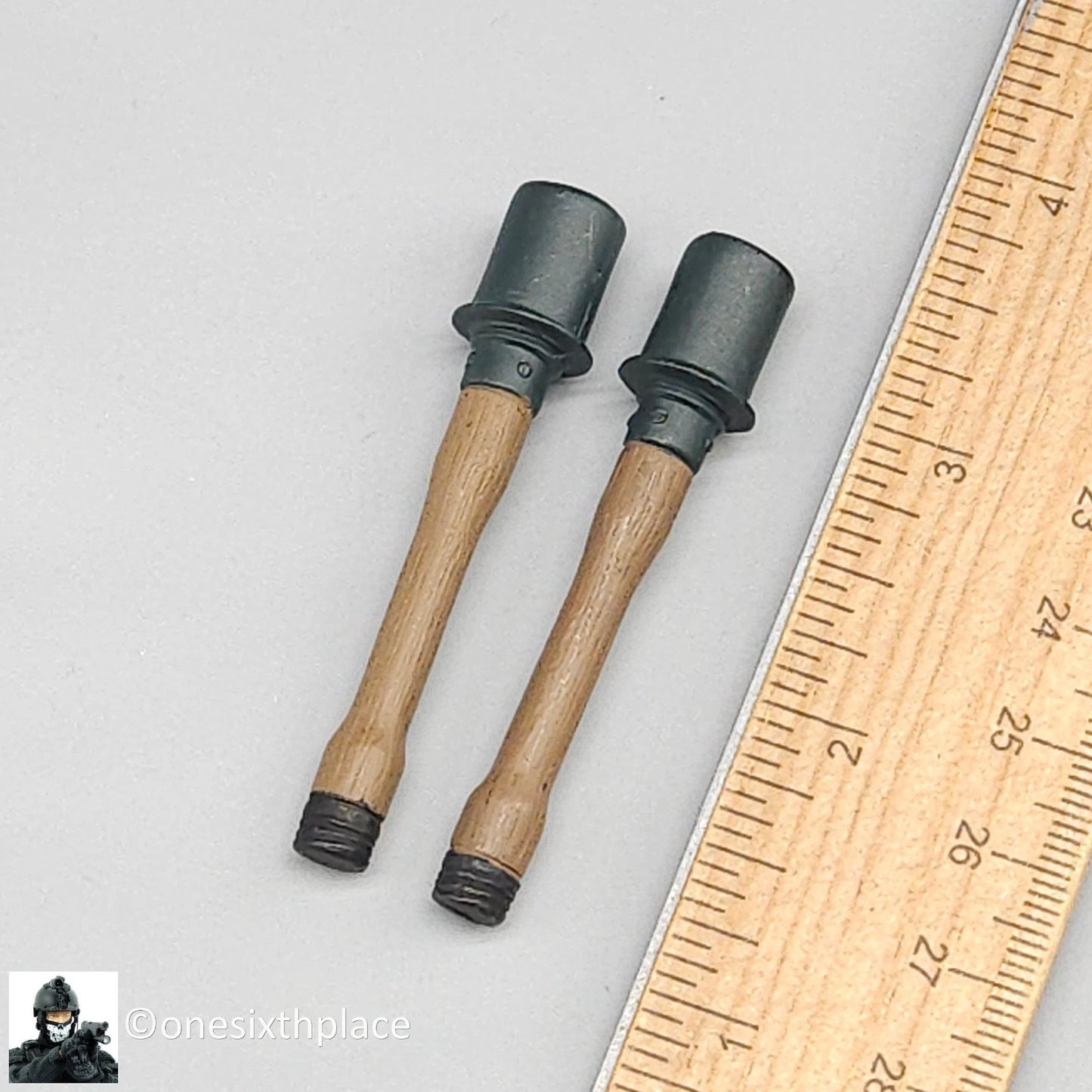 1:6 scale Dragon WWII German M24 Stick Grenades x2 (Plastic) for 12" Figures