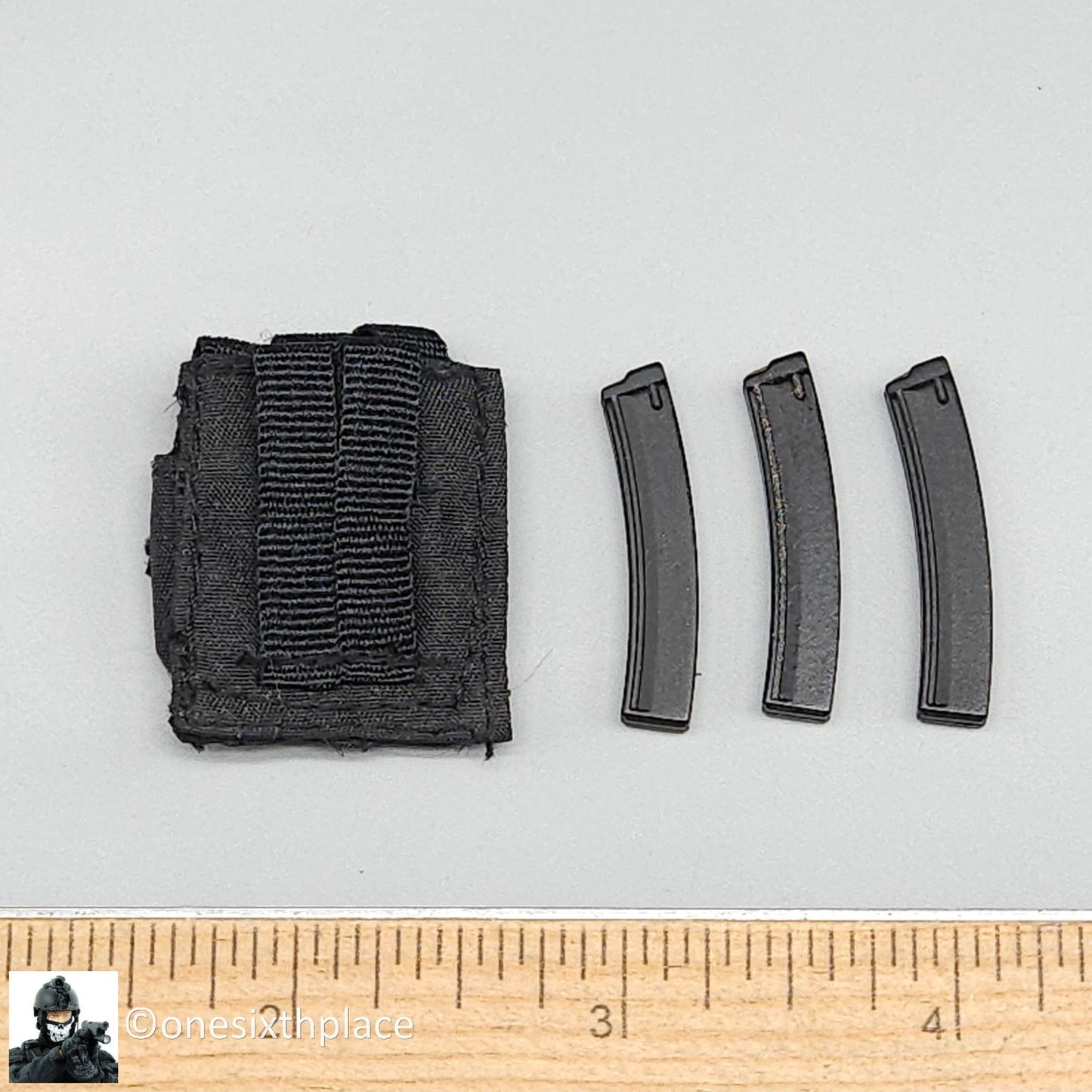 1:6 scale Black MP5 Ammo Pouch w/ Ammo Mag (x3) for 12" Figures