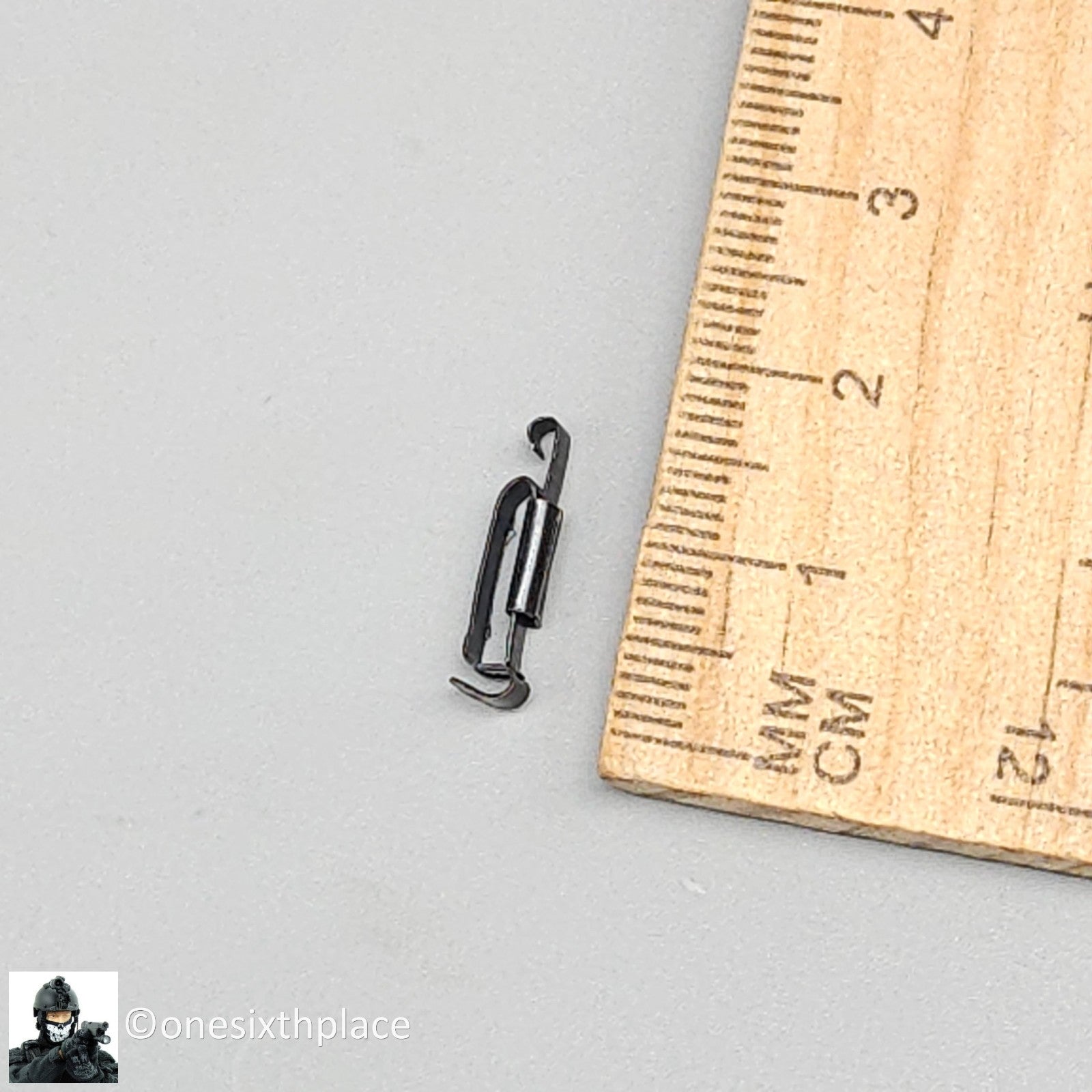 1:6 scale QOrange Vietnam War US Marine Corps in Hue Metal ALICE Belt Clip (x1)