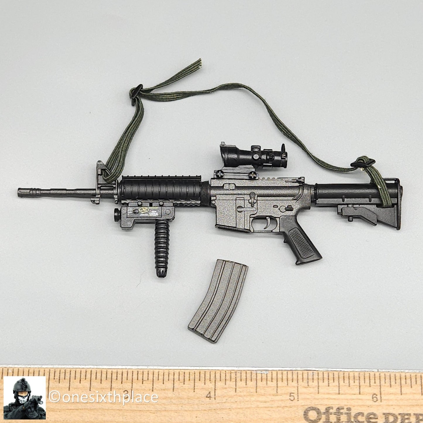 1:6 scale Dragon M4 Rifle w/ ACOG Sight & Tac Light Foregrip for 12" Figures