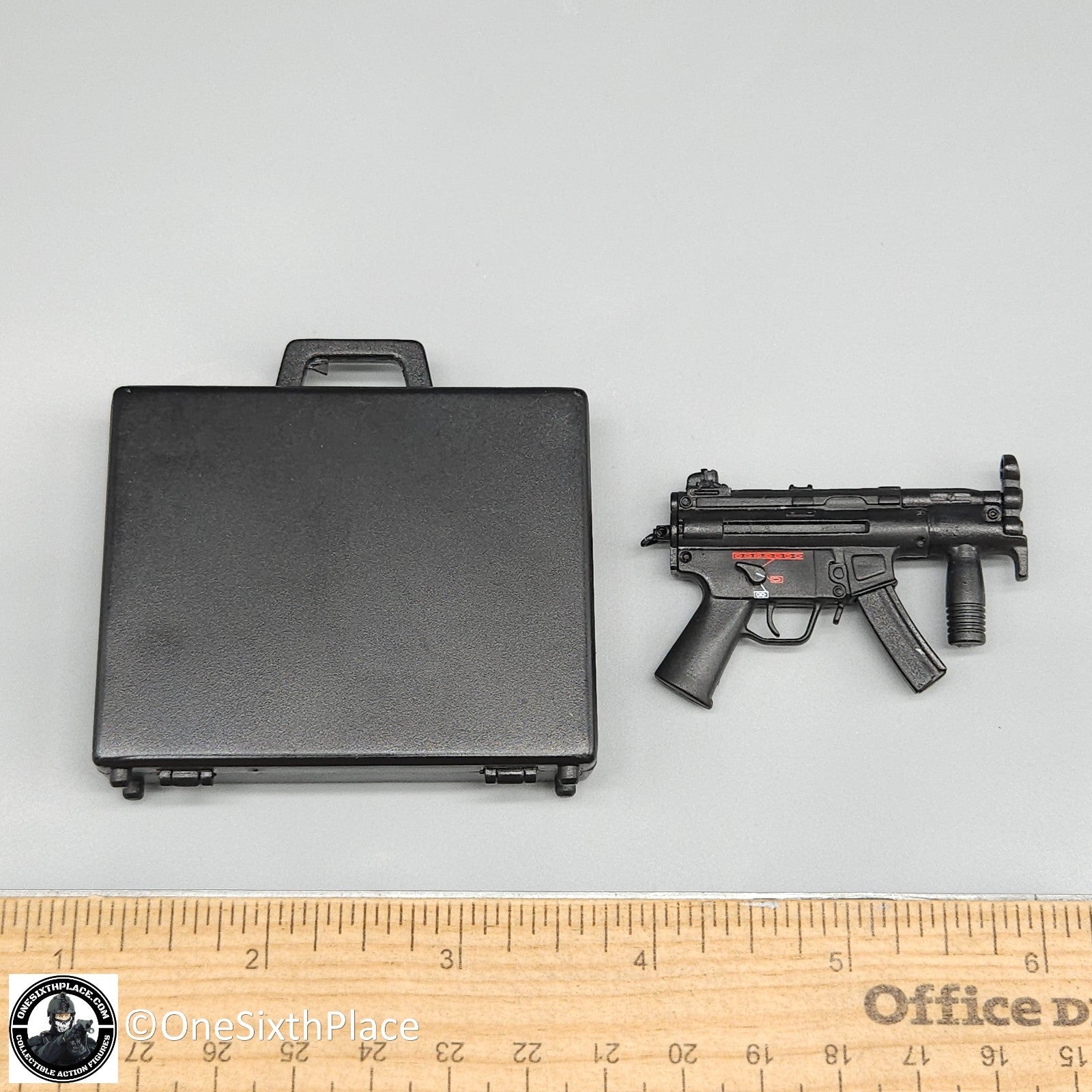 1:6 scale InToyz Spy Briefcase MP5K Submachine Gun for 12" Figures