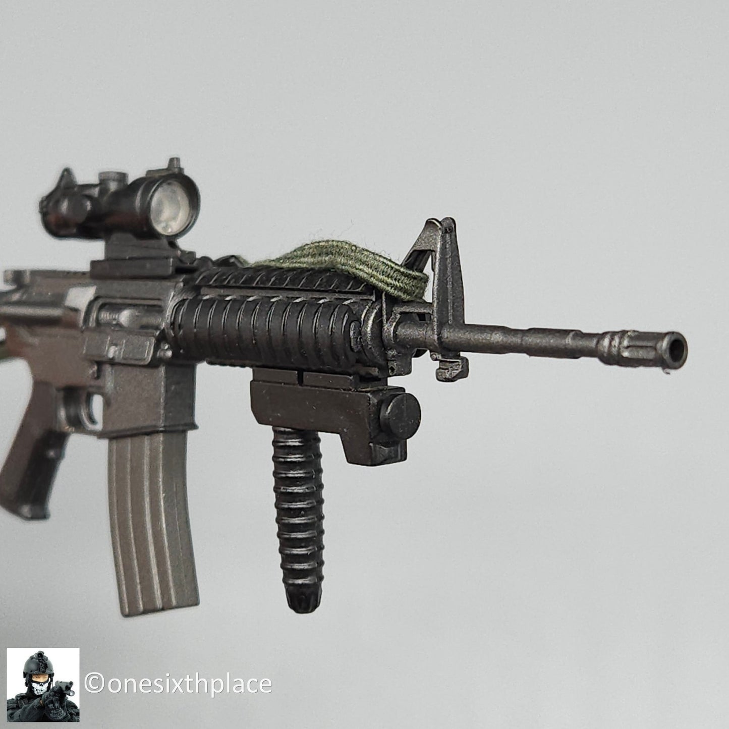 1:6 scale Dragon M4 Rifle w/ ACOG Sight & Tac Light Foregrip for 12" Figures