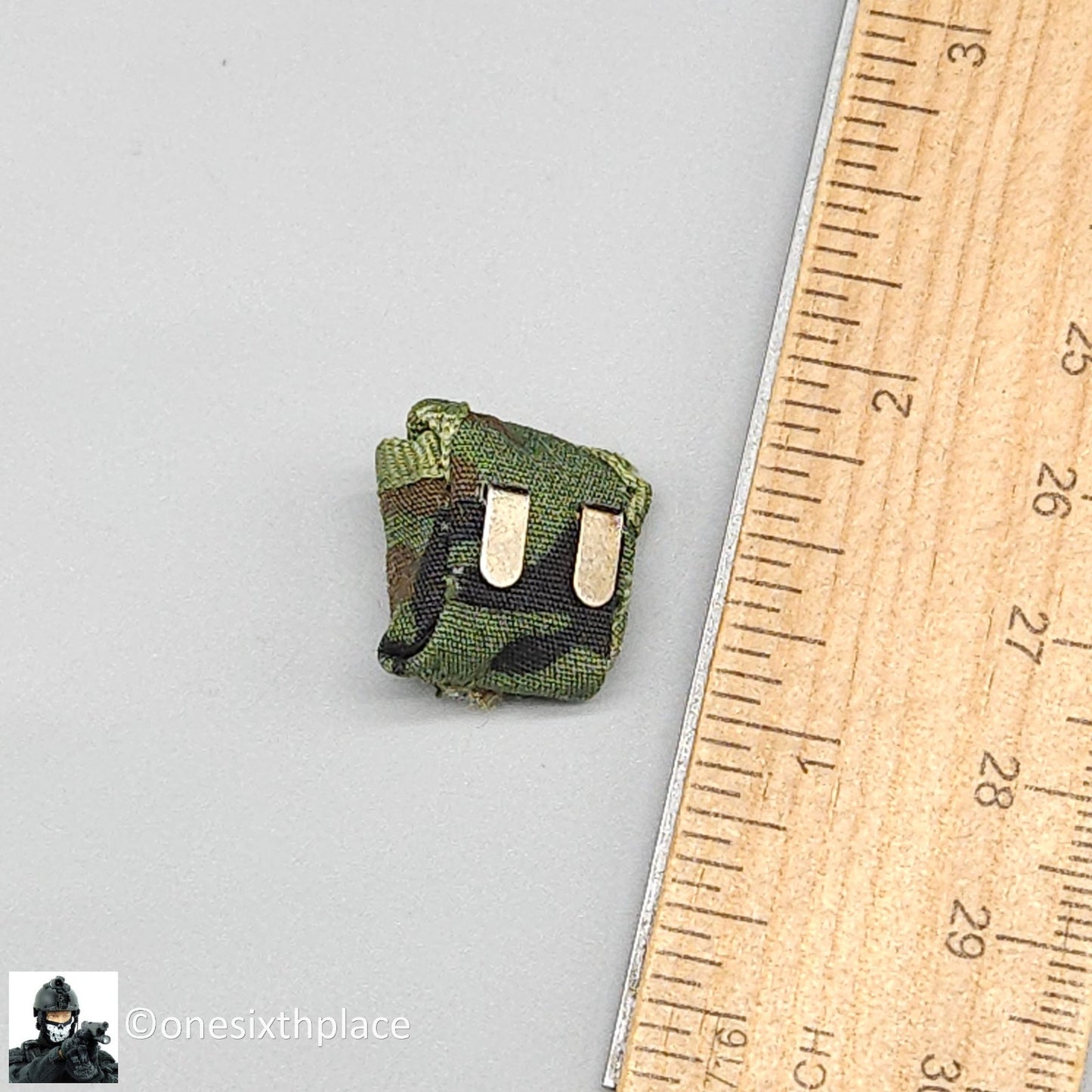 1:6 scale Dragon Modern Woodland Camo Grenade Pouch (x1) for 12" Figures