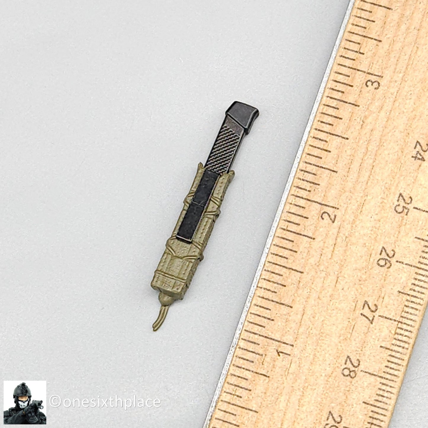 1:6 scale Hot Toys Deadpool 2 Cable Camo Extended Pistol Mag w/ Tan Pouch MMS583