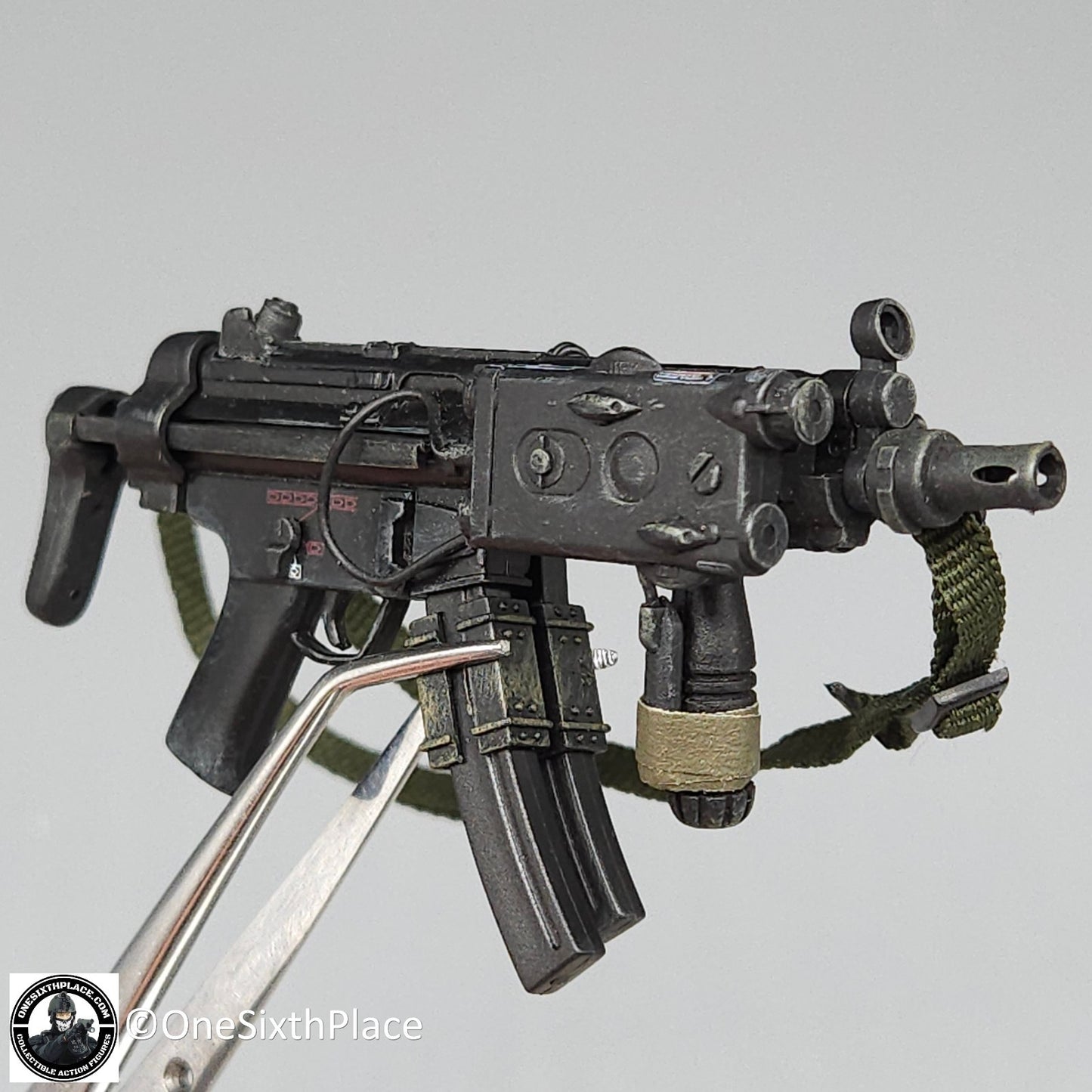 1:6 scale Hot Toys MP5 Submachine Gun w/ Laser & Tac Light for 12" Figures