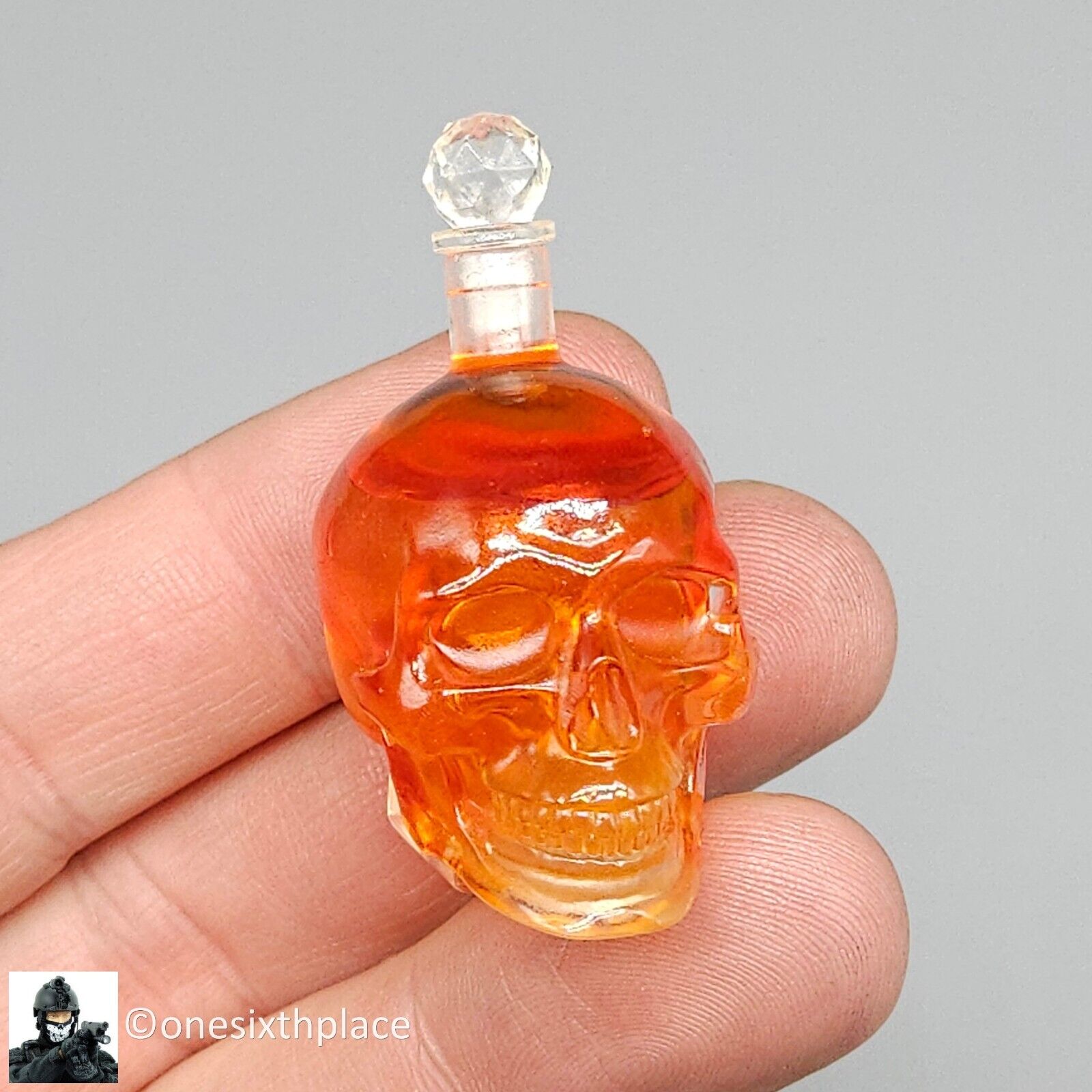 1:6 scale DamToys Gangster's Kingdom Diamond Angelo Skull Whiskey Bottle