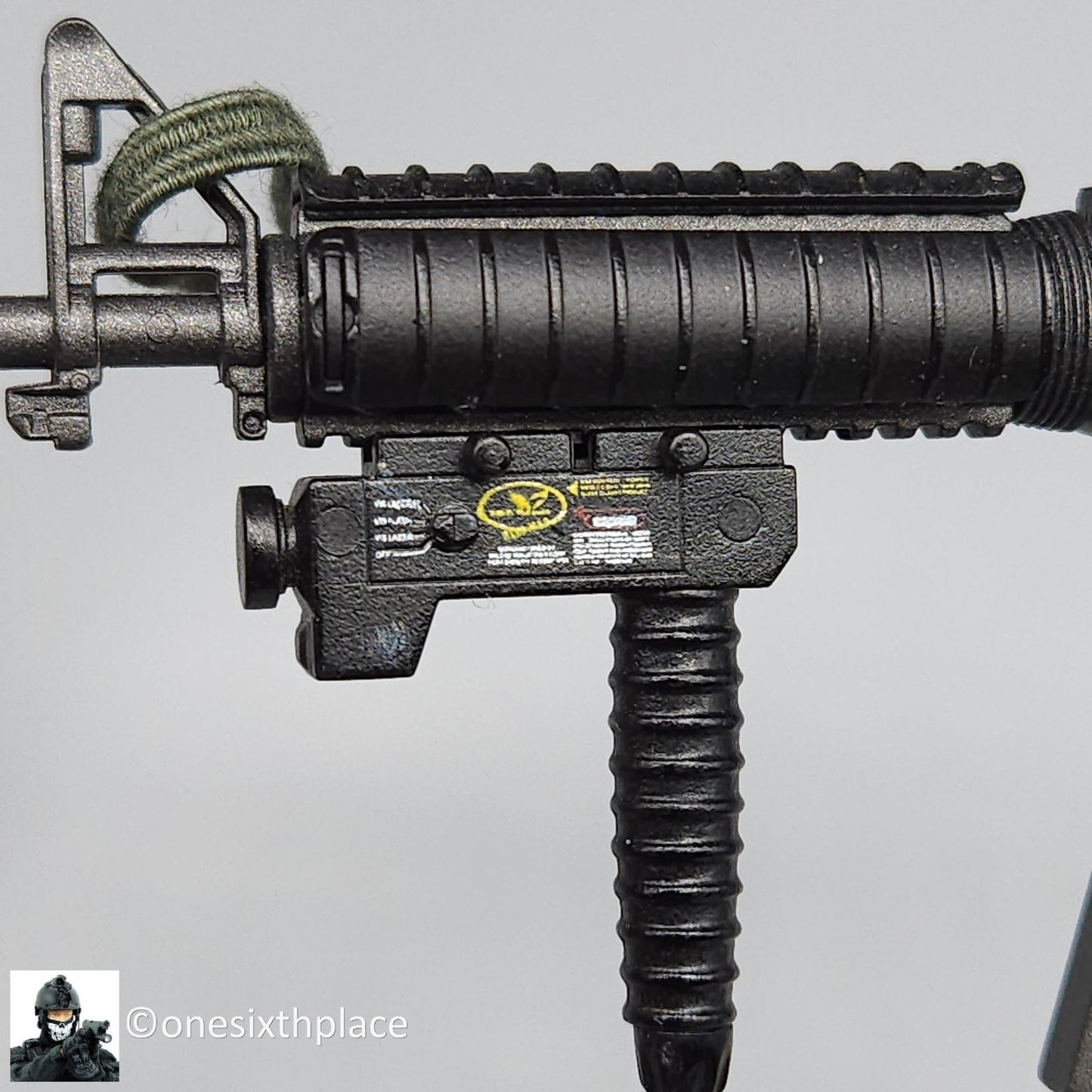 1:6 scale Dragon M4 Rifle w/ ACOG Sight & Tac Light Foregrip for 12" Figures