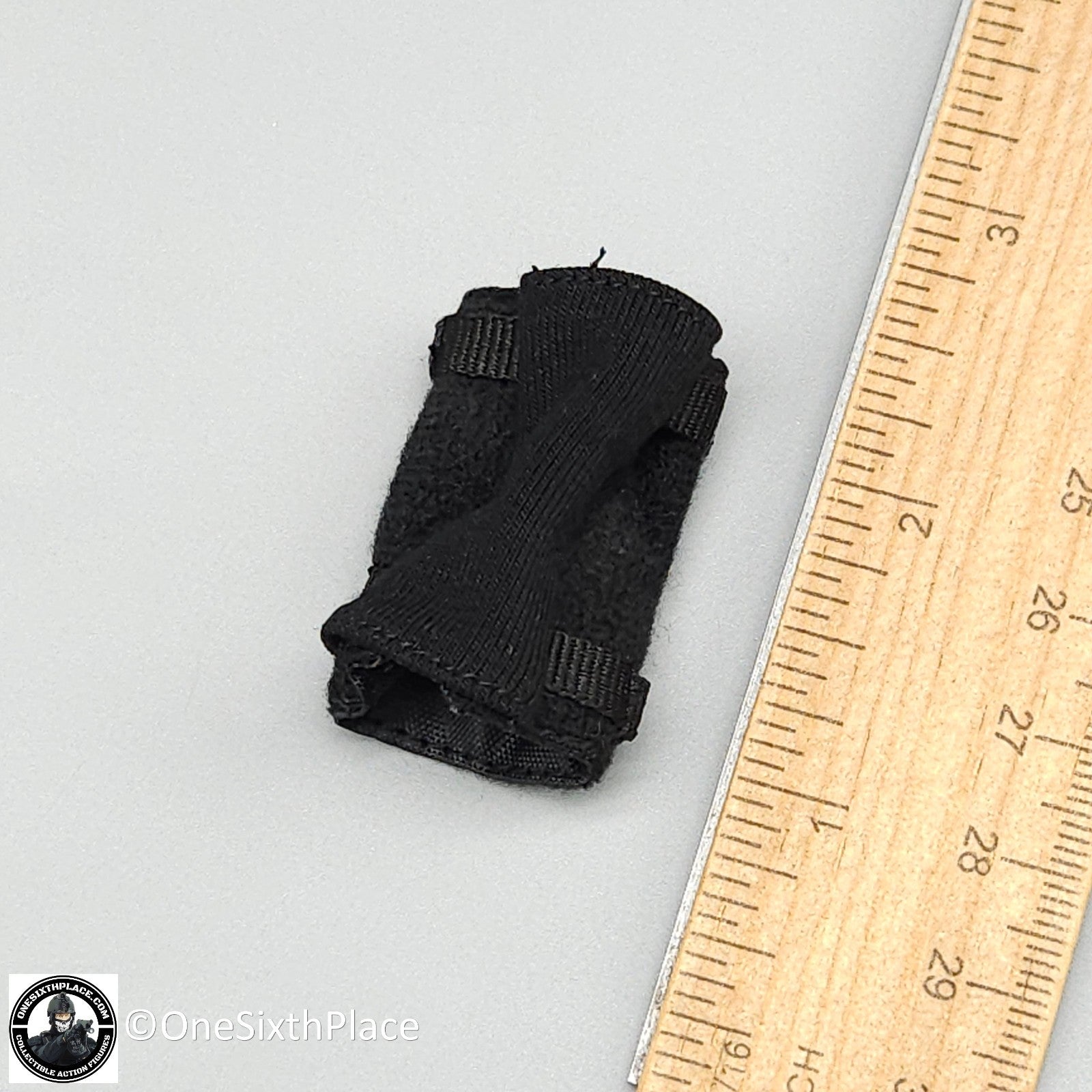1:6 scale General's Armoury Bravo 7-1 Kill or Capture Knee Pad (x1)