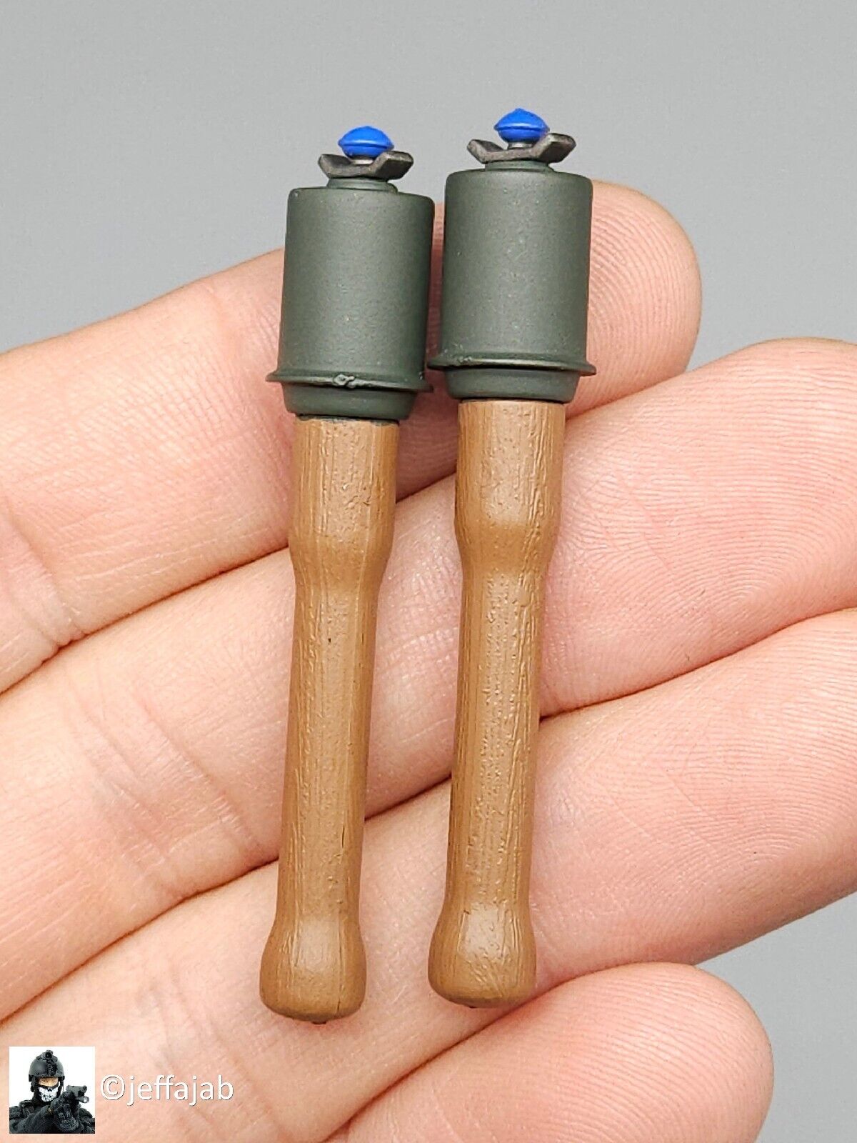 1:6 scale Dragon WWII German Alfred Stick Grenades x2 (Plastic) for 12" Figures