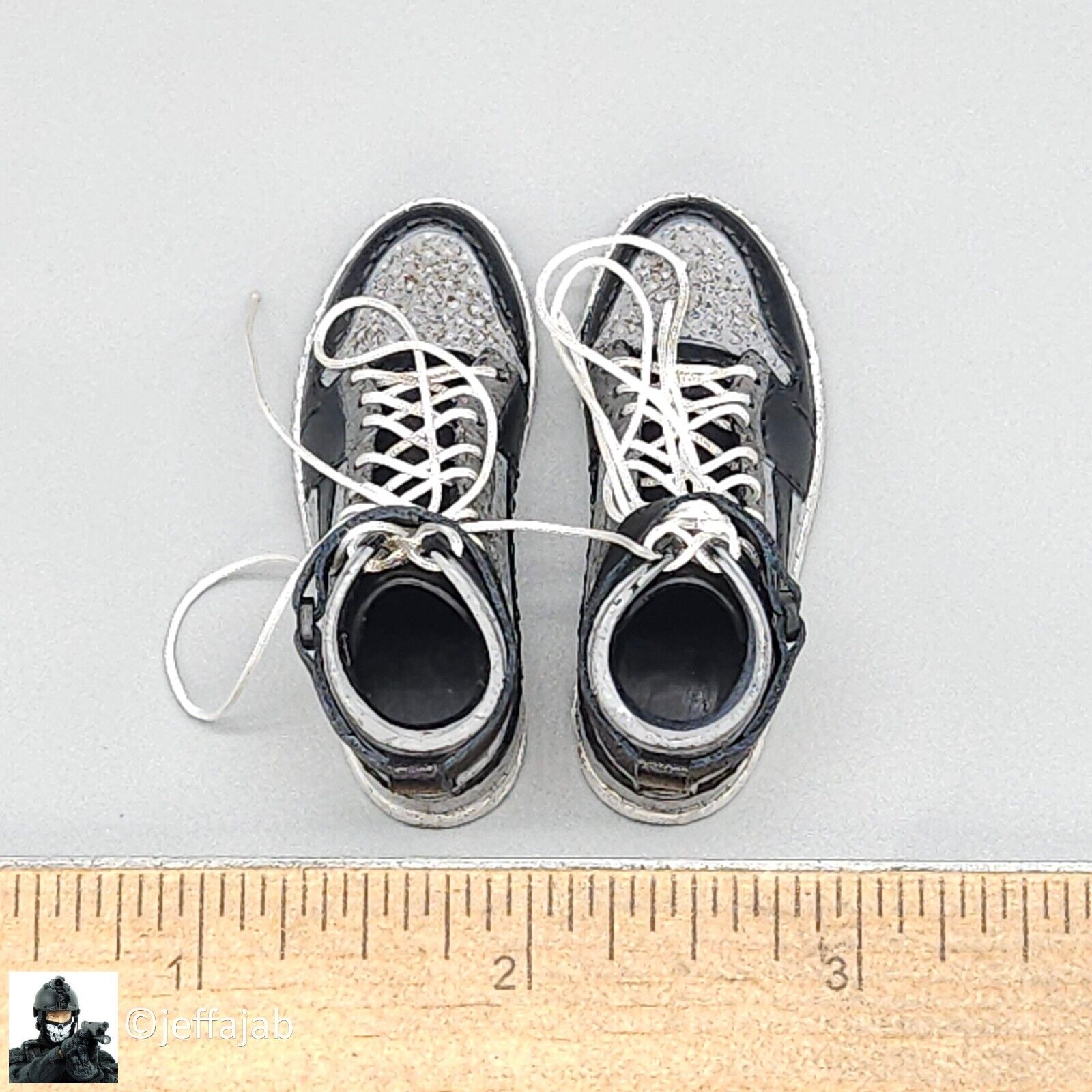 1:6 Soldier Story The Division 2 Agent Caleb Dunne Molded Sneakers (Foot Type)