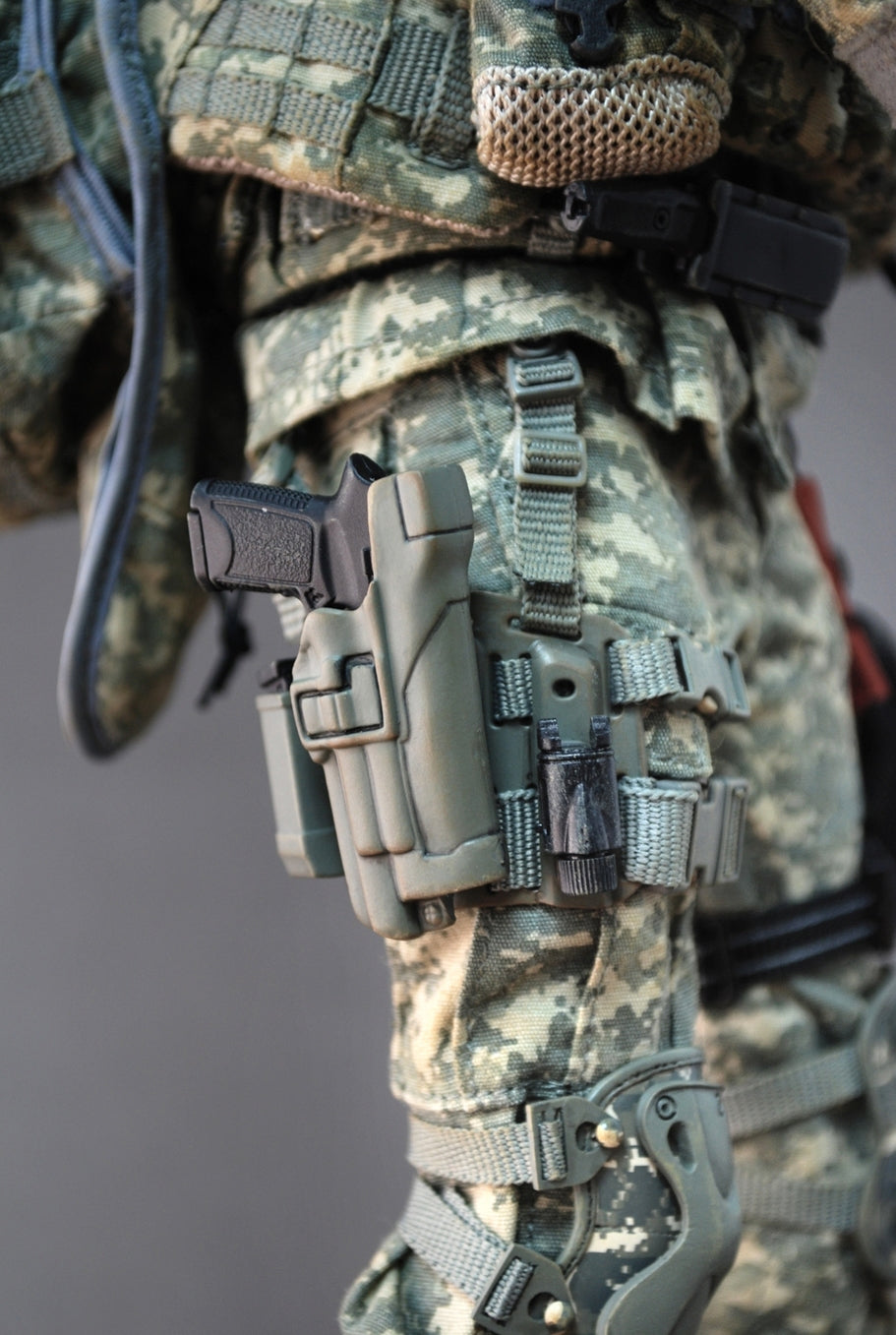 1:6 Hot Toys US Army Special Forces Sniper P250 Pistol w/ Holster for 12" Figures
